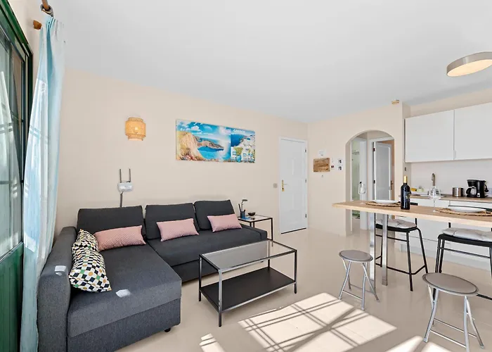 Apartment Home2book Bright Sea View