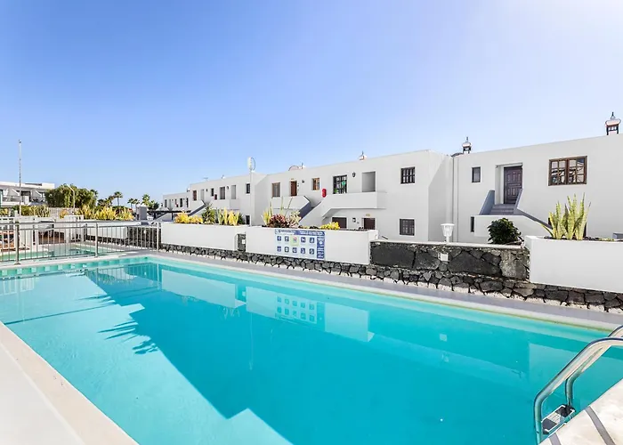 Apartment Home2book Bright Sea View